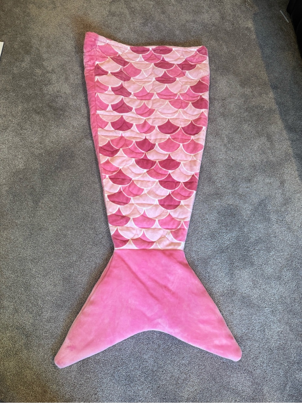 Pink Mermaid Tail Throw Blanket - Cozy Plush Blanket